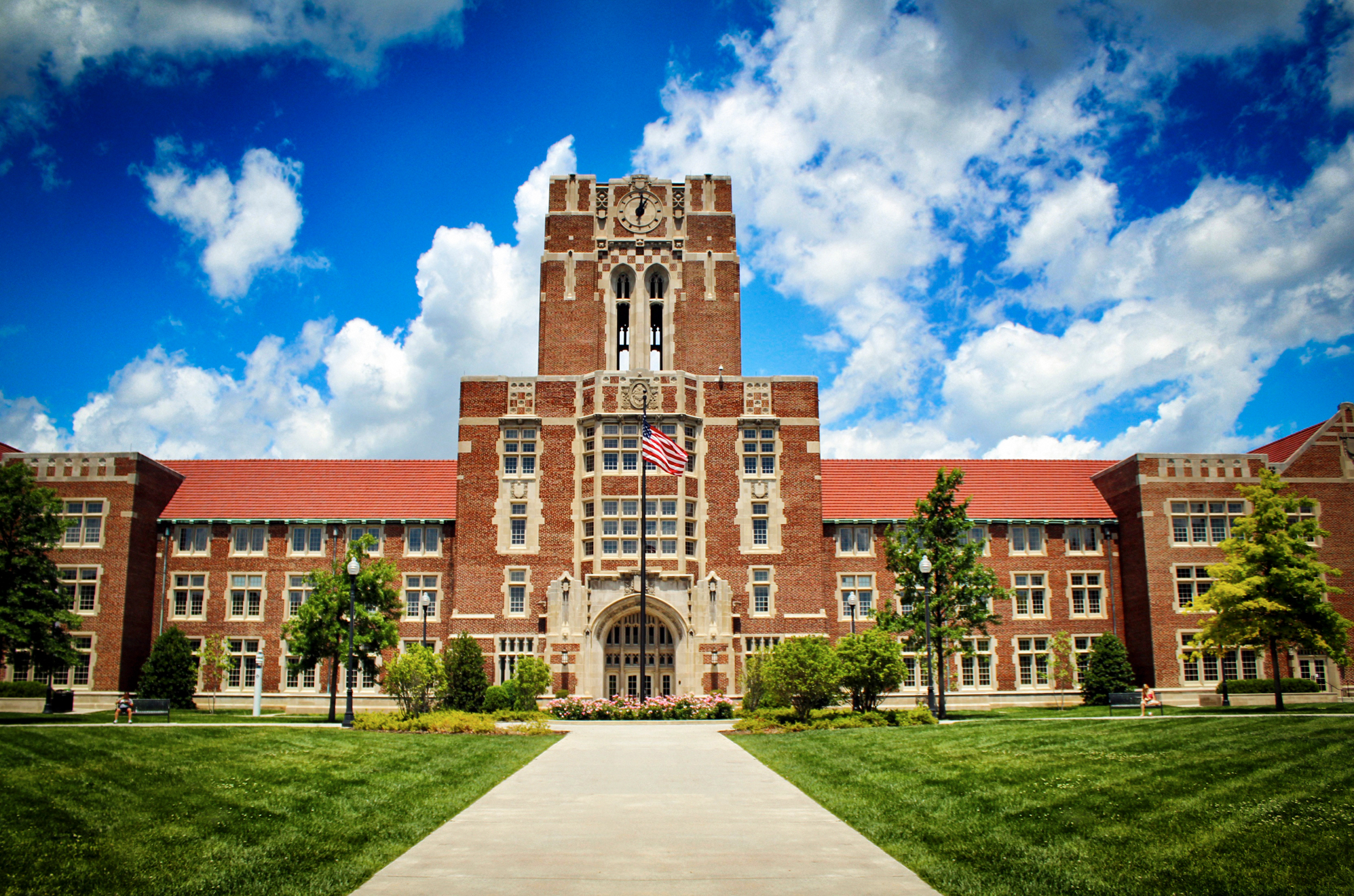 THE UNIVERSITY OF TENNESSEE, KNOXVILLE